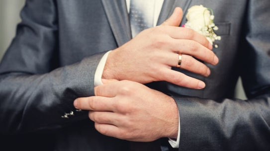 A Guide to Shopping for Men’s Wedding Bands