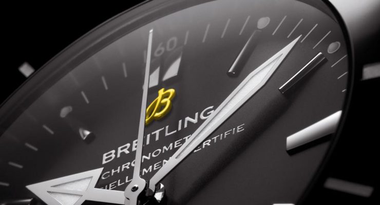 The “B” of the Breitling logo should be raised from the dial’s plane and the Breitling name should be etched into the dial.