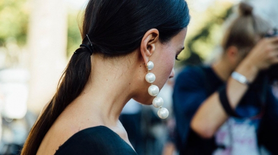 12 Modern Ways to Wear Pearl Jewelry