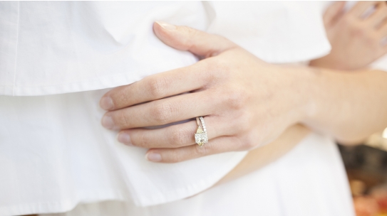 How to Shop Online for an Engagement Ring