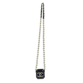 CHANEL - B21 A Airpod CC Acylic Case / Faux Pearl and Chain Layered Necklace