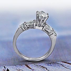 Platinum Engagement Ring features 1.03 ct of Diamonds ENG-8500