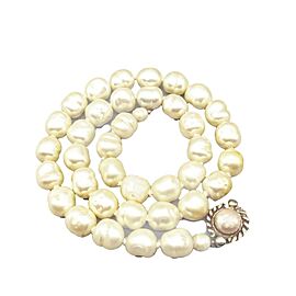 CHANEL - Vintage 1981 Pearl Single Strand Necklace - Creme / Gold - Broken Clasp