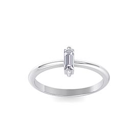 GLAM ® Baguette shaped petite diamond ring in 18K gold with white diamonds of 0.25 ct in weight