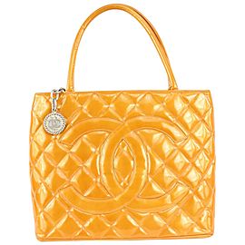 Chanel Orange-Salmon Quilted Patent CC Logo Silver Medallion Zip Tote 1027c3