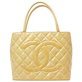 Chanel Quilted Beige Patent Medallion with Zipper 871160 Light Brown Enamel Tote