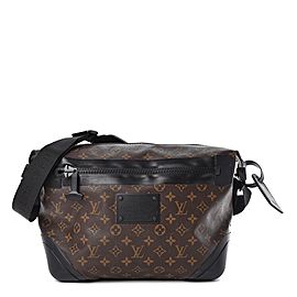 Louis Vuitton Waterproof Voyage Messenger Monogram Macassar 860410